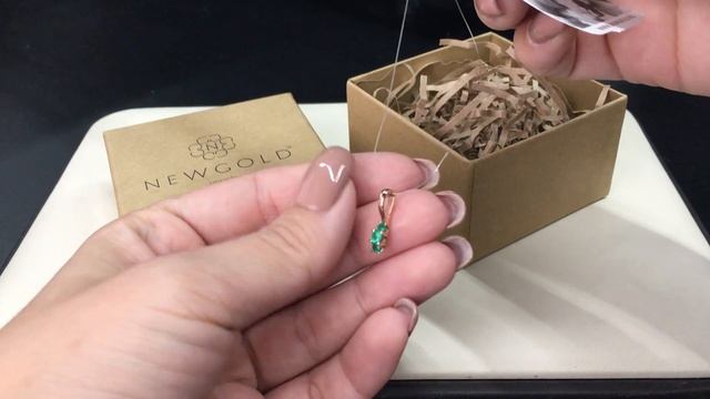 Подвеска 094395 из красного золота 585 пробы с изумрудами