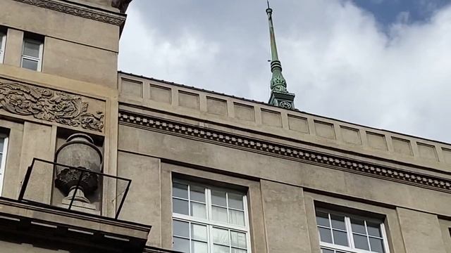 НАЦ БАНК ЛЬВОВ. АНТЕННЫ НА БАЛКОНЕ.