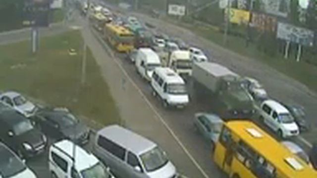 Пробка перед мостом Патона на левом берегу [2017-08-28 09:44:55]