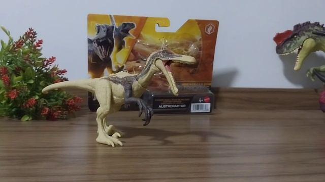 REVIEW: DINO TRACKERS AUSTRORAPTOR (MATTEL)