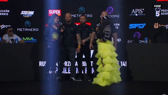 FAME MMA 14: Dziewczyna gimpera miażdży ARBUZA!!!