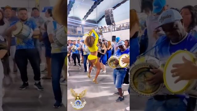 Rainha de Bateria Vanessa Alves Sambando em ensaio da Águia de Ouro Carnaval de Sp 2024