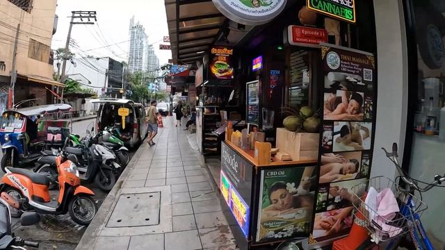 Bangkok Street Food - Sukhumvit Soi 8-11 - Scenes 2023