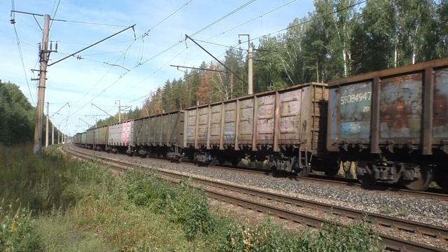 2ЭС6-455 "Синара" с грузовым поездом и приветливой бригадой