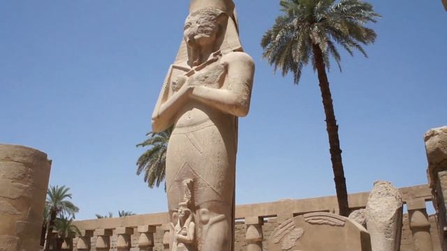 Las kolumn w świątyni faraonów w Karnak