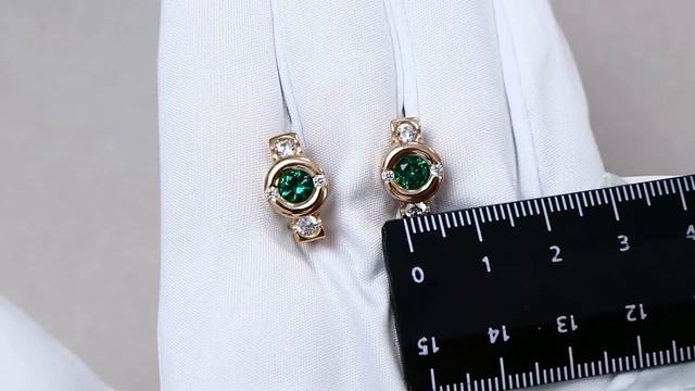 Серьги из золочёного серебра AQUAMARINE с фианитом и гидротермальным изумрудом А43474АГ-п