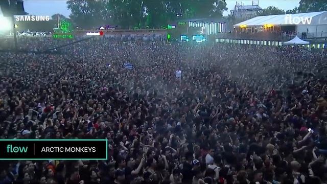 "Take it easy": Alex Turner addresses the crowd in Buenos Aires