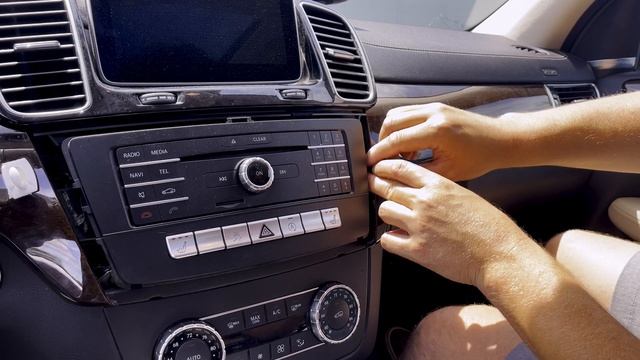 Rennline PM01.80 ExactFit Magnetic Phone Mount - Benz GLE 450
