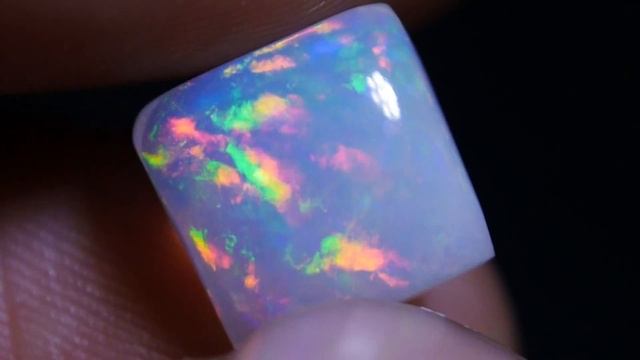 BRILLIANT DELUXE ROLLING RAINBOW PRISM WELO OPAL 2.00 CRT