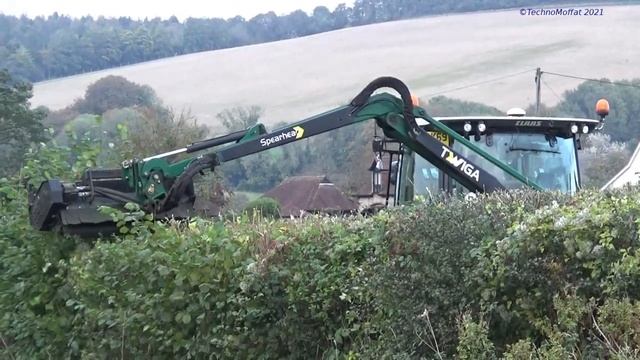 Hedge Cutting with Claas Arion 650 & Spearhead - Hedge Cutting 2021