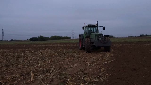 Fendt Favorit 818 am Maisstoppel scheiben/ Lemken Rubin 9/400 /Motorsound