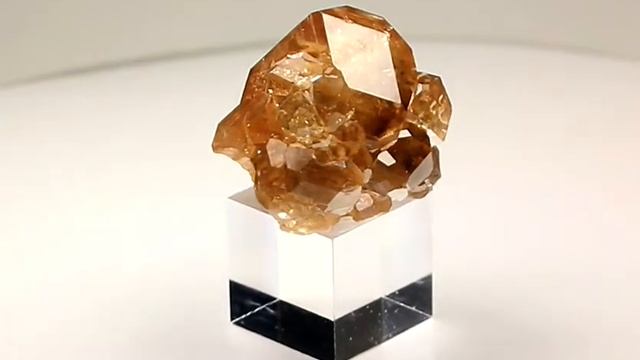 #17922 - GARNET var. GROSSULAR, Jeffrey mine, Canada