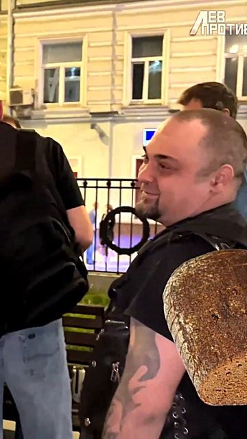 Лев против нарвался на мужика с корочкой 😱 #shorts