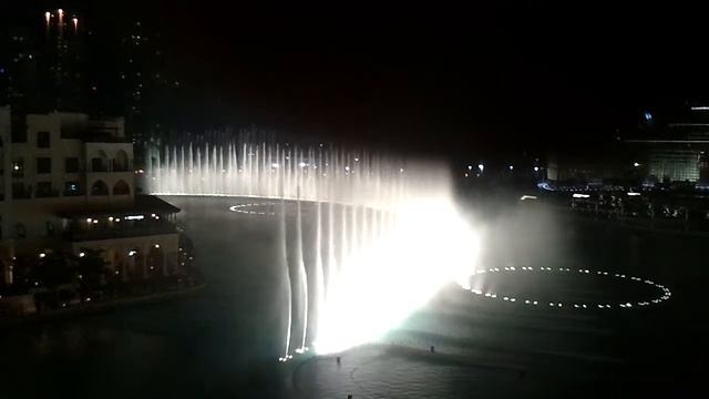 Dubai Fountain from top / Дубайский фонтан, вид сверху