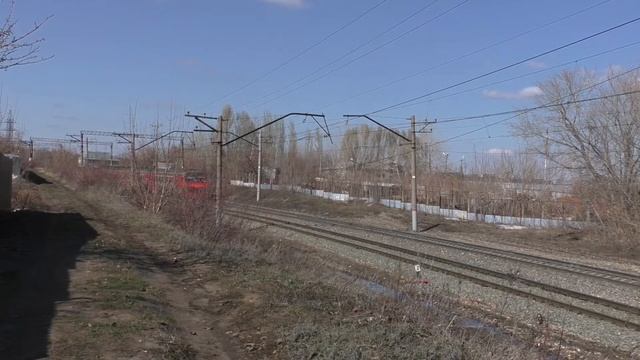 Встретились. Электропоезд ЭД4М-0158 и электровоз ЧС2Т-1062 с вагонами-лабораториями