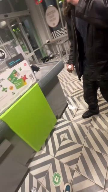 Я из-за твоего кефира водку разбил трагедия в магазине