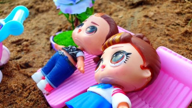 Свинка Пеппа берет МОЛОКО В ДОЛГ у Валеры ЛОЛ и Ани ЛОЛ | Куклы лол сюрприз смешные мультики iKira.