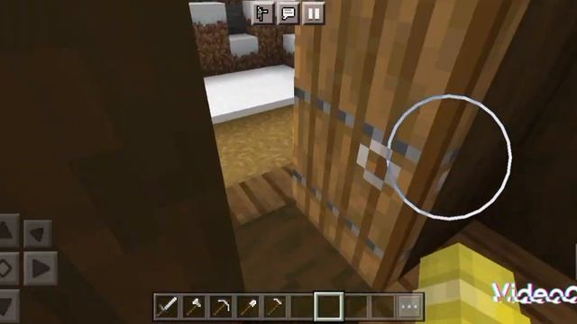 купил дом за 1 изумруд в Minecraft.