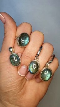 Серебряные серьги, кольцо и кулон с лабрадором