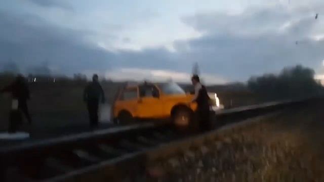 Нива vs Элетровоз 2ЭС6 «Синара»