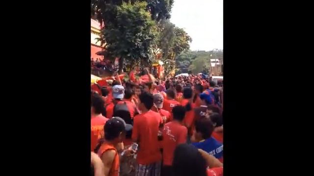 Turba Roja llegando al Cusca - Apertura 2013 Alianza 0-1 FAS