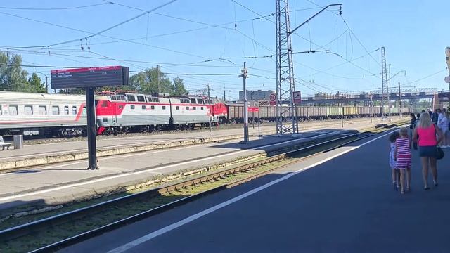 Тепловоз 2ТЭ25КМ, с грузовым поездом, заходит на станцию Орёл,24.08.2022г.