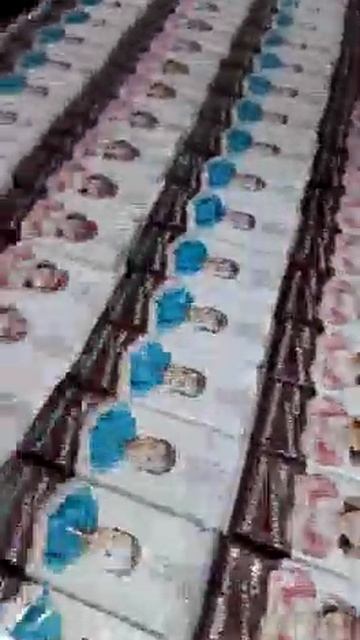 Сиань (Китай). Шоколадка "Аленка" под песню "Катюша" на китайском языке на мусульманском рынке.