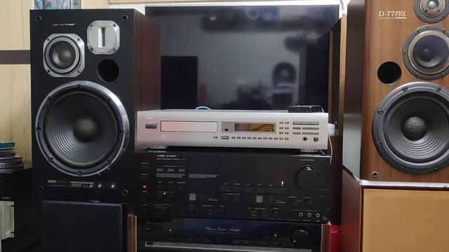 Pioneer 180 vs Onkyo 77FRX