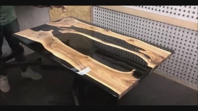 Стол из эпоксидной смолы