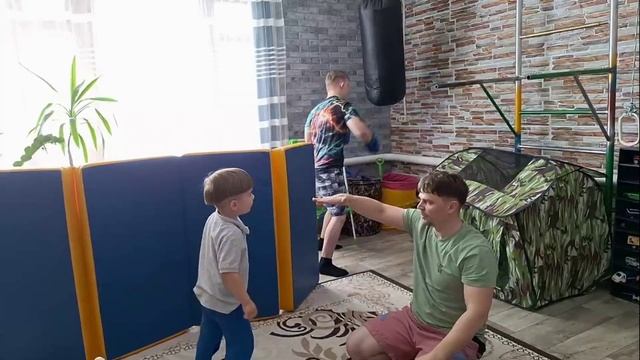 Учим  ребенка отжиманию,отработка ударов,борьба