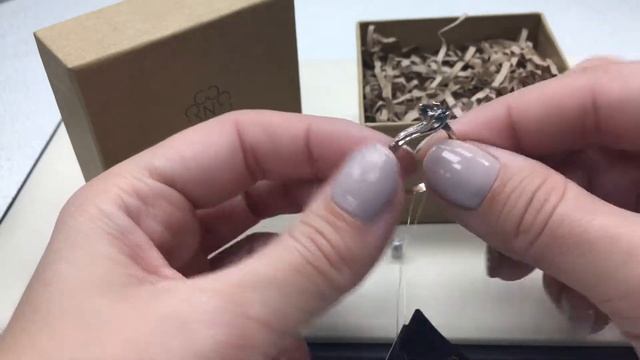 Кольцо 3031 из красного золота 585 пробы с топазом лондон и фианитами