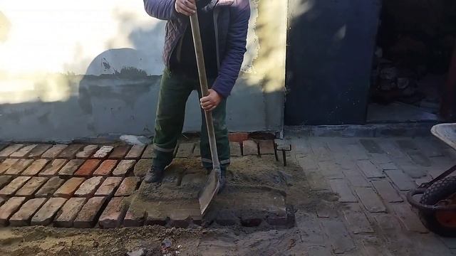 Брущатка з цегли.Бютжетна брущатка з цегли.Як зробити брущатку самому