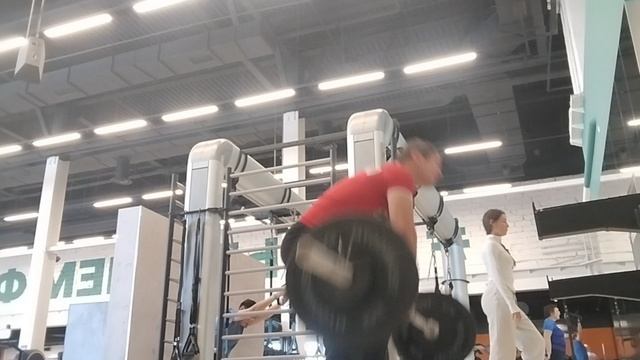 Рывок штанги одной рукой 32,5 килограмма в 53 года. В следующий раз попробую 35.