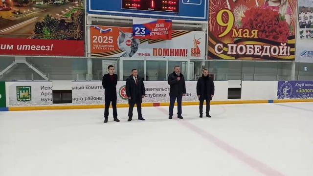 Ярышларны район башлыгы Илшат Нуриев Ватанны саклаучылар көне белән тәбрикләп башлады
