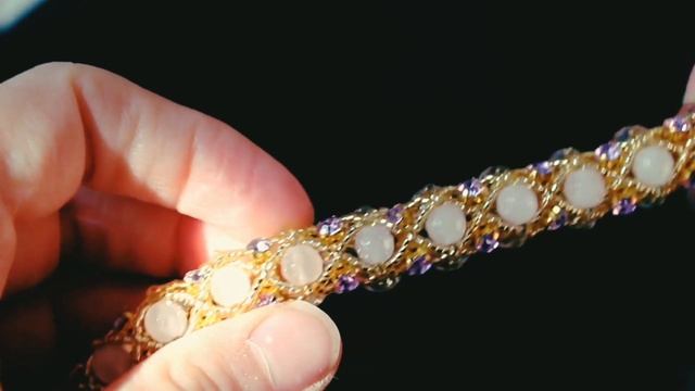 Бусы колье из розового кварца со стразами