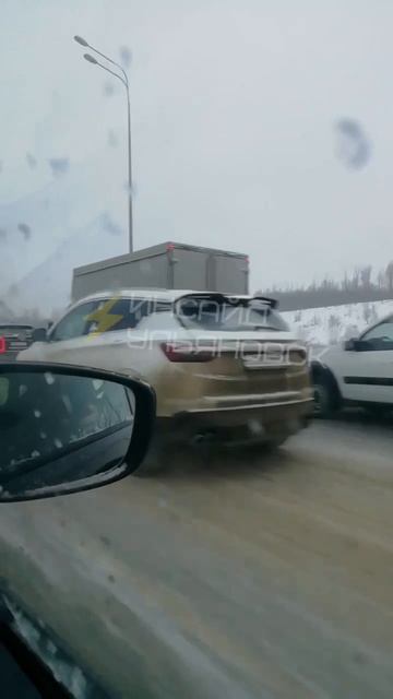 Причина сегодняшней пробки на Президентском мосту - ДТП с пострадавшими 🚑