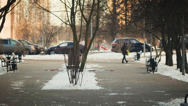 Жерьял Жестан в городе на утренней прогулке