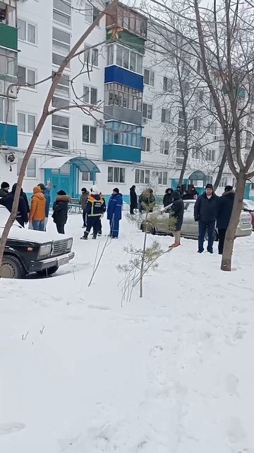 СВУ взорвалось в Саратовской области возле жилой многоэтажки, пострадала женщина.