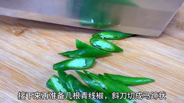 把五花肉放锅里蒸一蒸，出锅瞬间变成一道经典美食，好吃又解馋