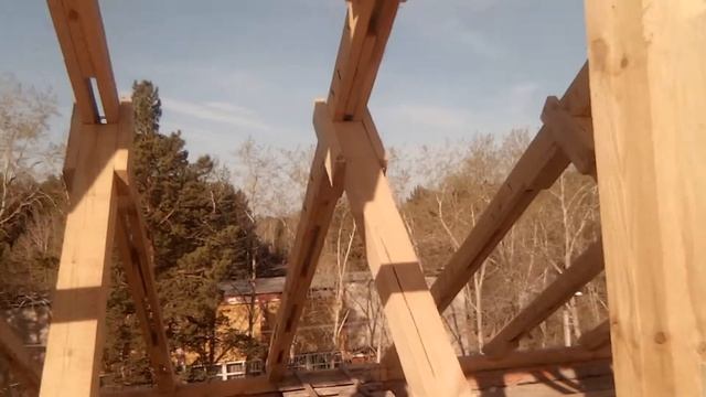 У нас тут крыша скоро новая будет
