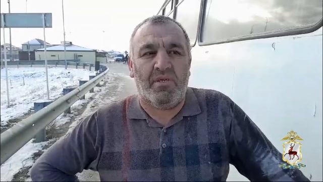 Нижегородские полицейские помогли потушить загоревшееся колесо на рейсовом автобусе