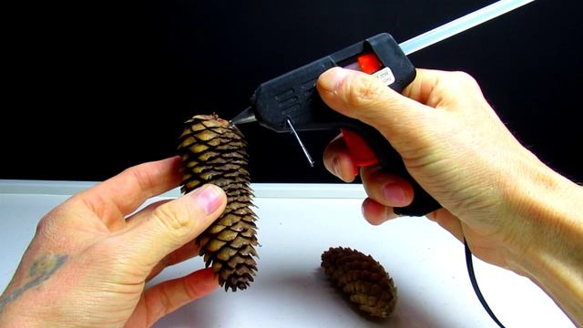 Делаем символическую поделку из шишек / Поделки своими руками /  MrCreator