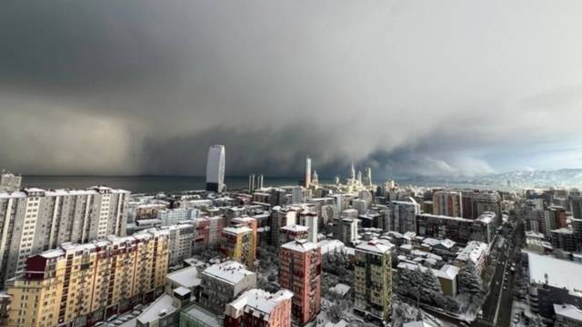 ❄🌩🌨Метель с грозой в Батуми, Грузия. 21 февраля 2025. Читайте описание..