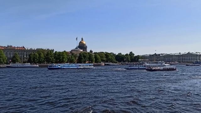 Пароходы на Неве и Исаакиевский собор!