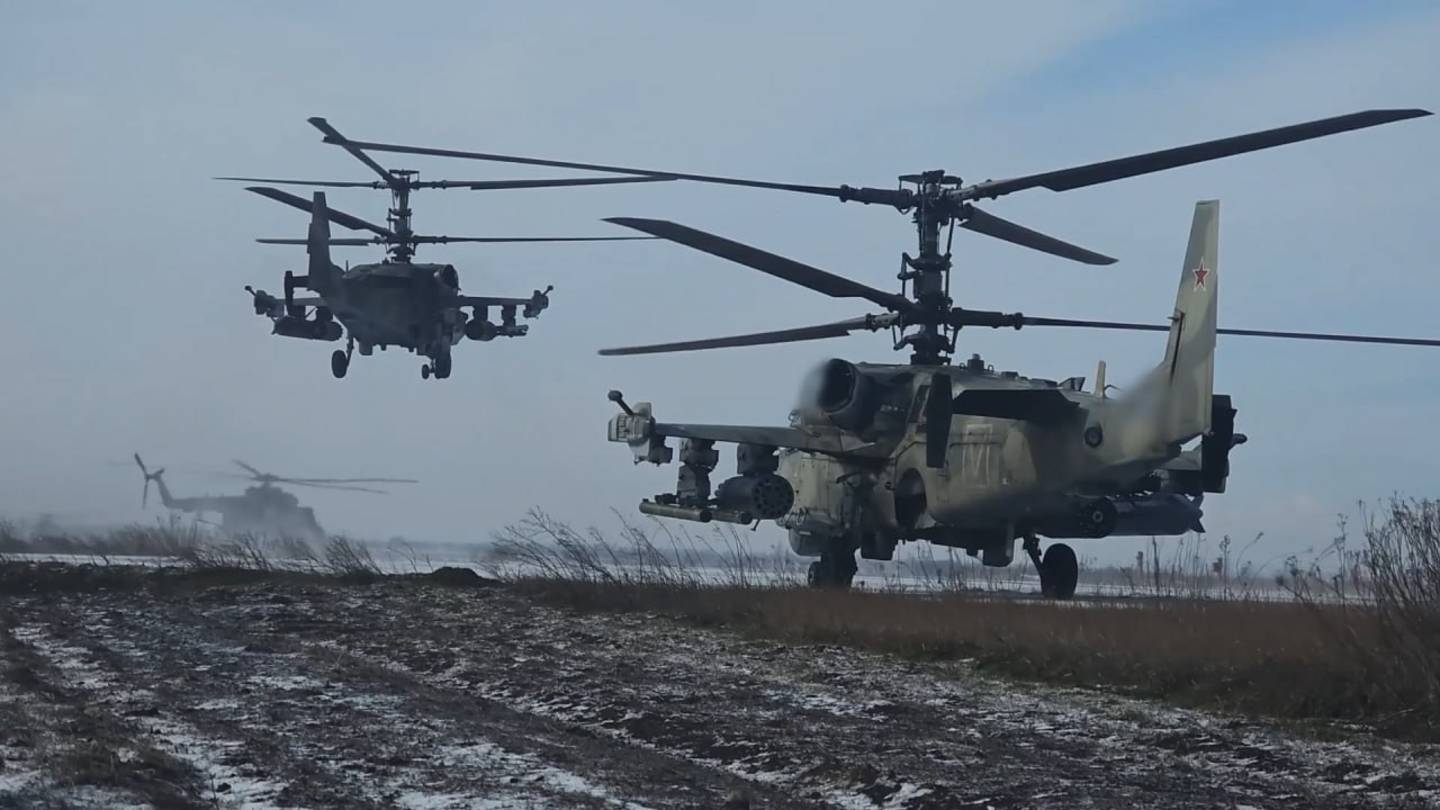 Экипаж Ка-52 нанёс авиаудары по пехоте и технике ВСУ в курском приграничье