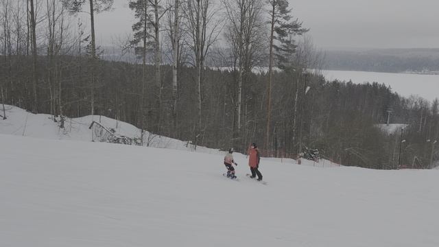 Учусь кататься на сноуборде на Красном озере