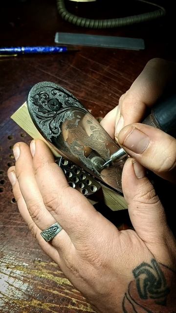 В процессе гравировки на нержавейке.Деталь от арбалета.Будет полное видео.