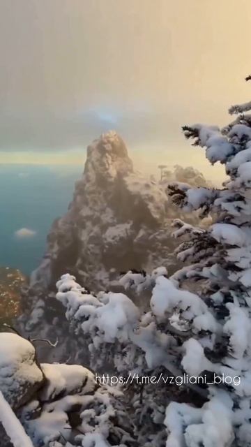 “Шепот гор” на вершине Ай-Петри, Крым⛰🌬https://t.me/vzgliani_blog #travel #russianlandscapes #video