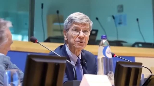 БОМБА В ЕВРОПАРЛАМЕНТЕ! АМЕРИКАНЕЦ НЕ СДЕРЖАЛСЯ и НАХЛАБУЧИЛ ФОН ДЕР ЛЯЙЕН НА ГЛАЗАХ ВСЕГО МИРА!