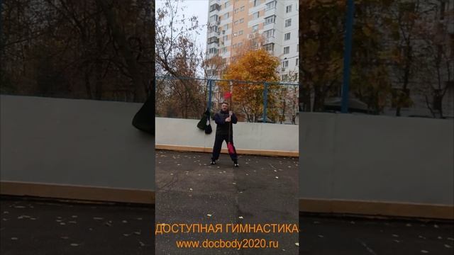 Упражнения с лопатой-полумесяцем на спортплощадке (8)